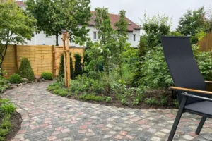 Kreativ gestalteter Garten als persönlicher Rückzugsort mit Wohlfühlatmosphäre.
