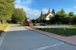 Maßgeschneiderte Außenraumgestaltung für Unternehmen mit Fokus auf Qualität und Design.