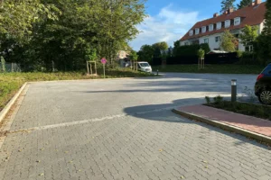 Funktionale und ästhetische Außenanlagen für moderne Unternehmensstandorte.
